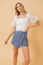 Load image into Gallery viewer, A Cropped Lace Top White
